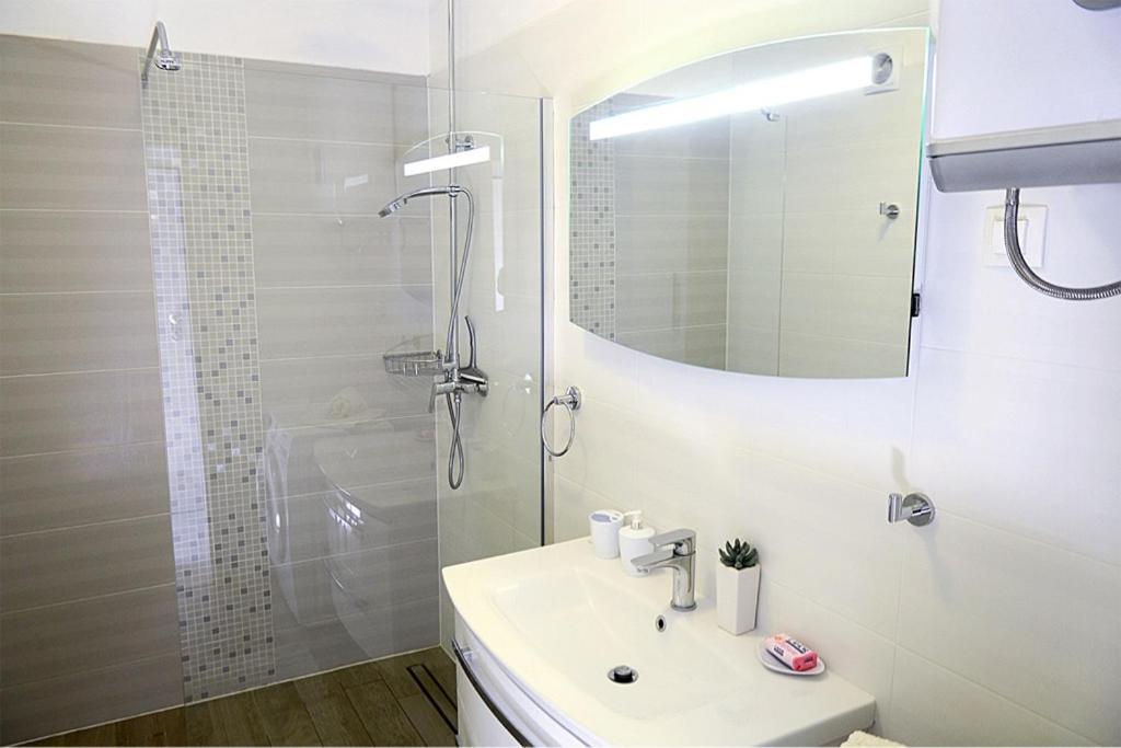 Leona Apartment Pula Exterior photo